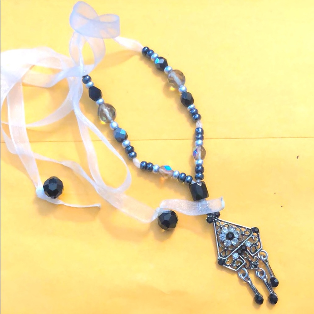 20 in ribboned crystal neckless